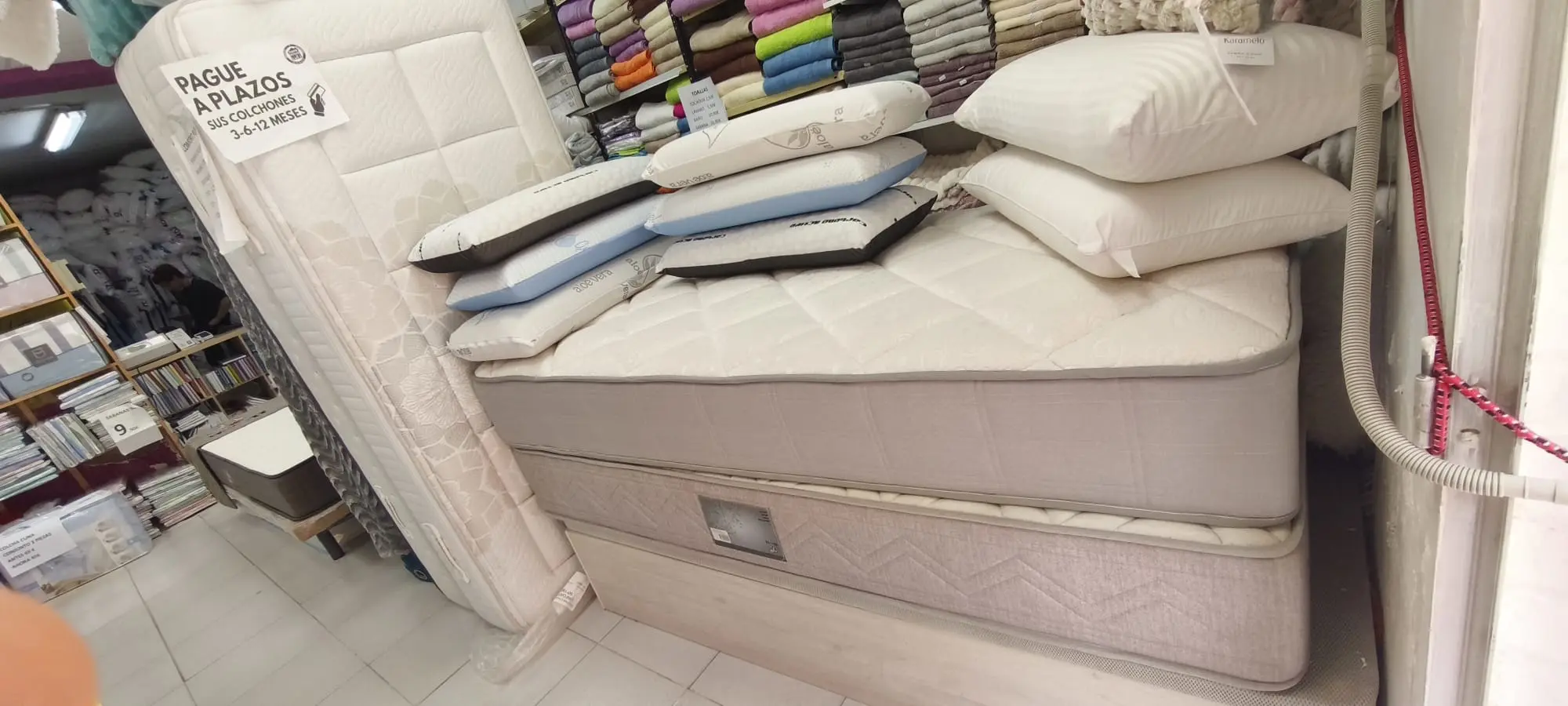 Colchones expuestos en Punto Hogar Luci